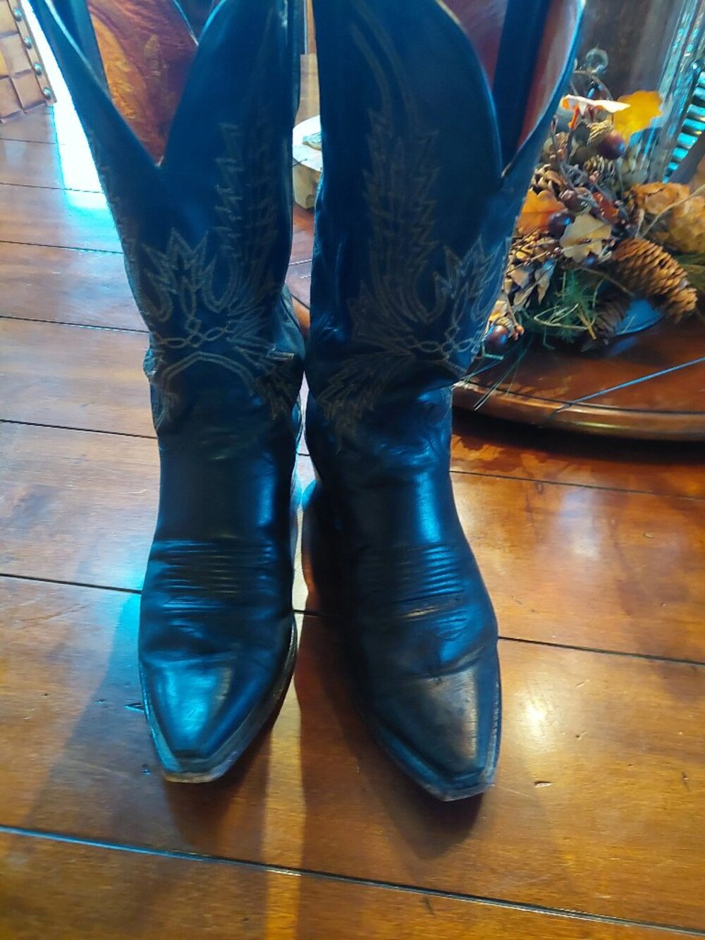 Lucchese 1883 Black, Ornate vamp, nip toe, cowboy heel, Western boots mens 8.5D